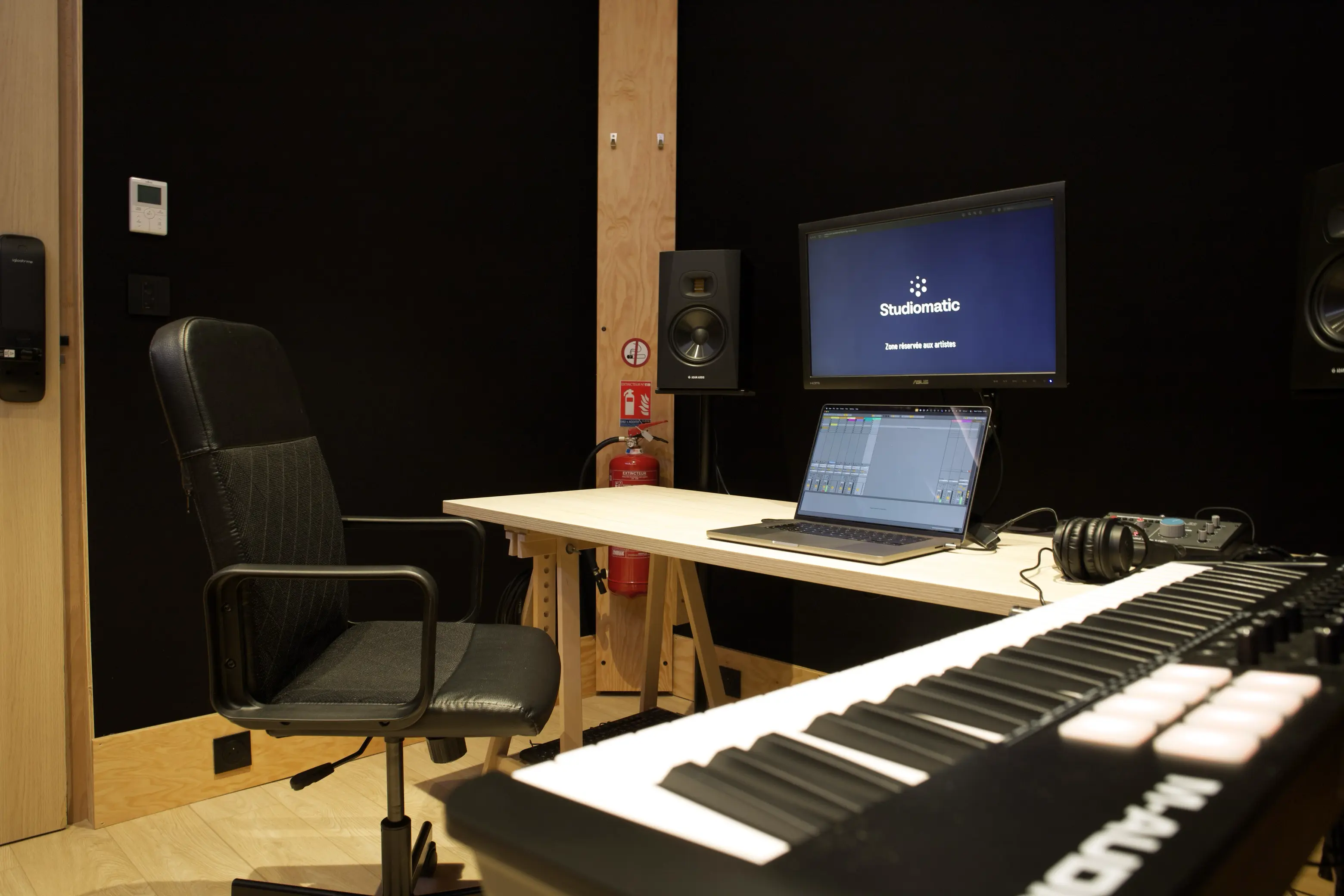 Photo d'illustration #2 du Studio 7 - Carrefour Pleyel de type Studio d'enregistrement dans la ville Saint-Denis