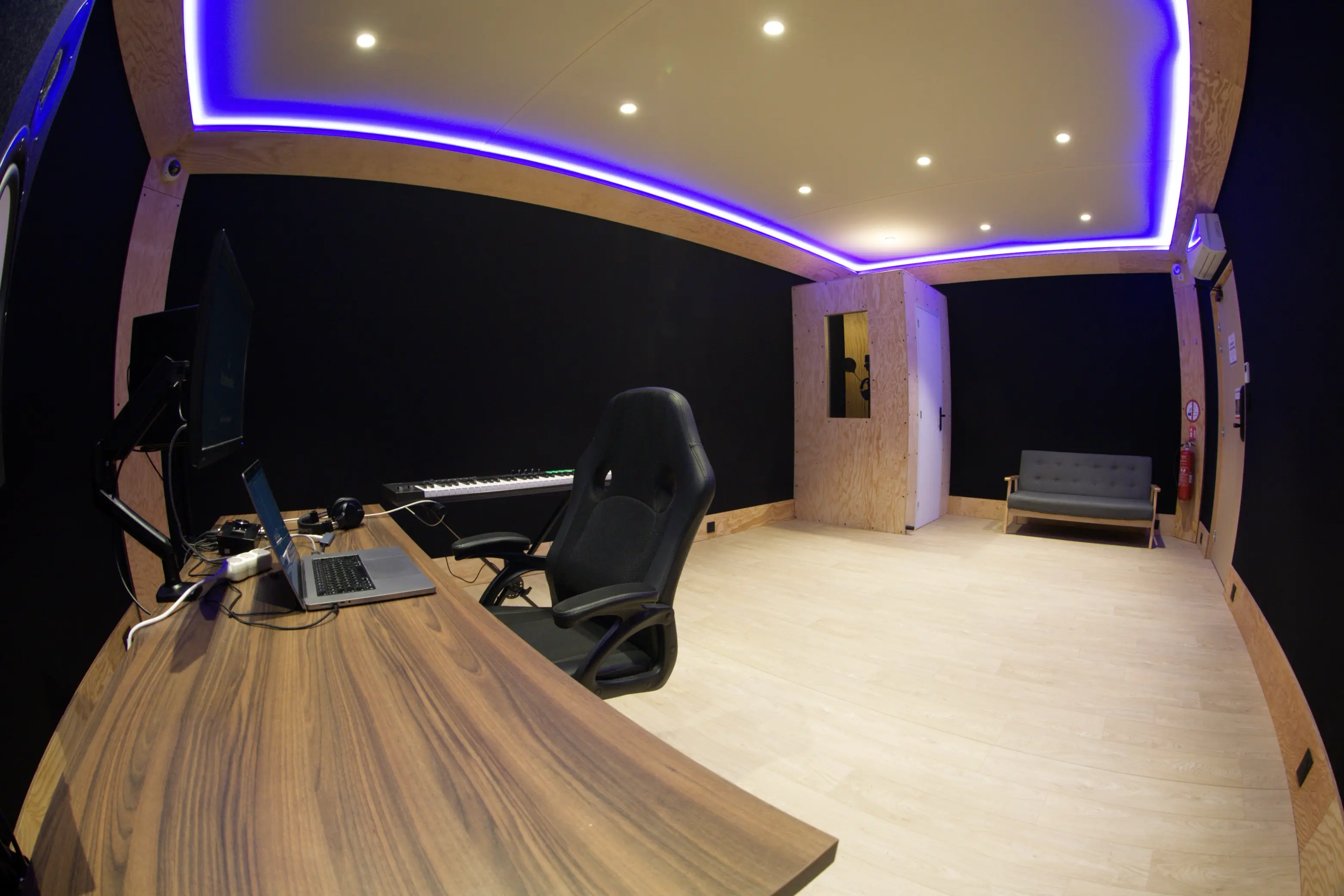 Photo d'illustration #2 du Studio 5 - Carrefour Pleyel de type Studio d'enregistrement dans la ville Saint-Denis