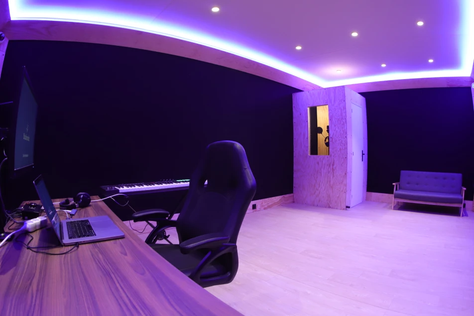 studio premium - Studio privé vide à louer au mois