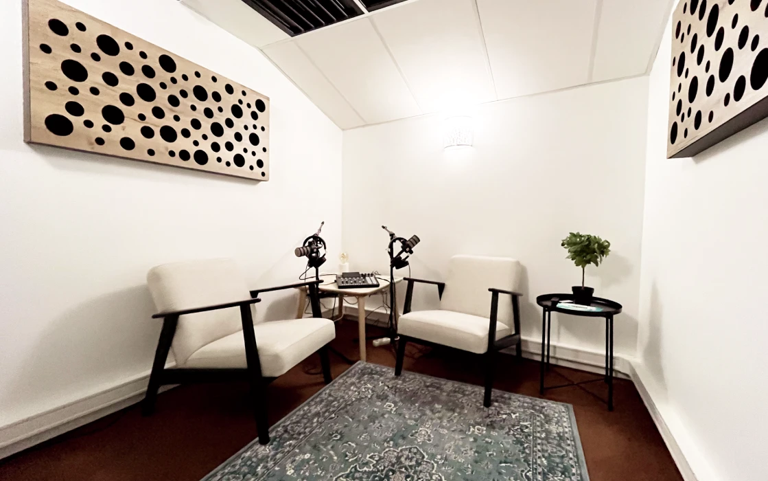 Photo d'illustration #3 du Studio 3 - Interview duo - Bastille de type Studio de podcast dans la ville Paris