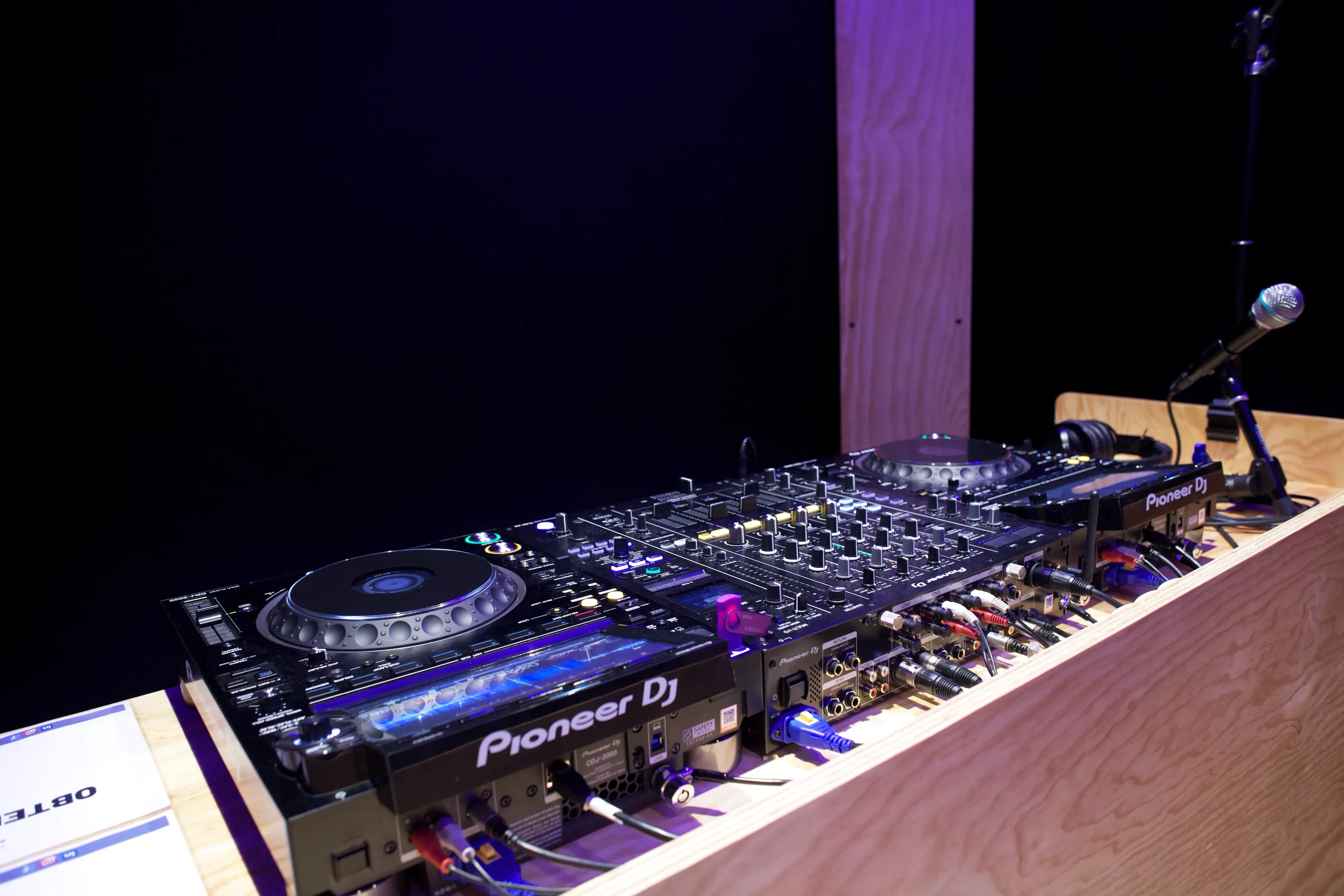 Photo d'illustration #3 du Studio 3 - DJ - Carrefour Pleyel de type Studio de dj dans la ville Saint-Denis